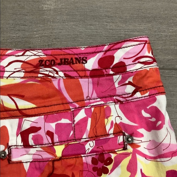 Junior's ZCO Jeans 7 Medium Shorts Shortie Chino Khakis Red Pink Floral Stretch - Picture 6 of 7